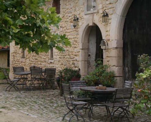 Gezellig buiten, verliefd op het klooster in Frankrijk