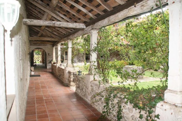 Klooster overdekt buiten Klooster overdekt buiten