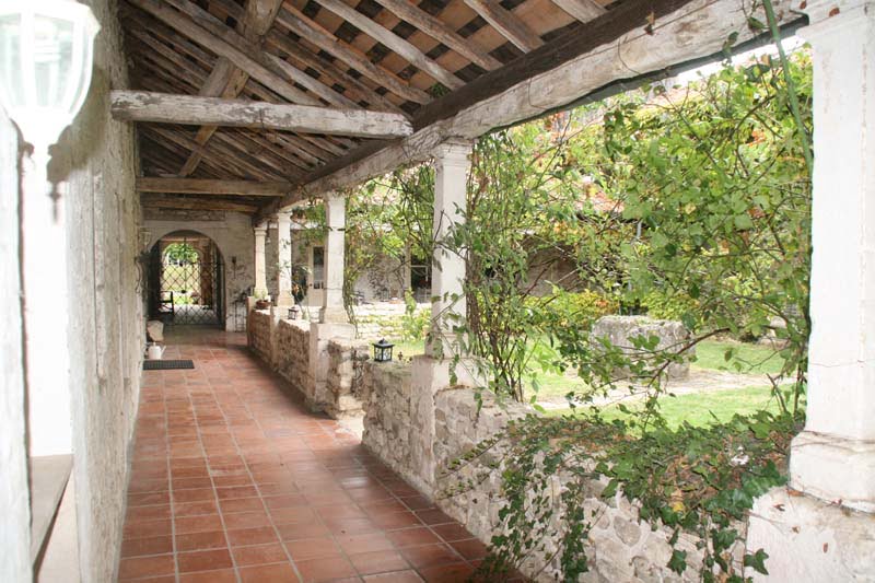 Klooster overdekt buiten Klooster overdekt buiten