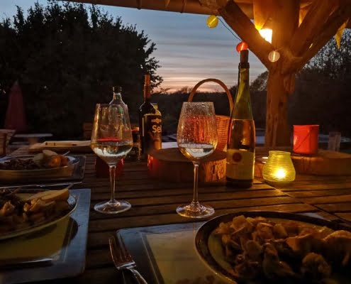 Sfeervol borrelen Sfeervol borrelen op natuurcamping domaine du cloitre saint christophe