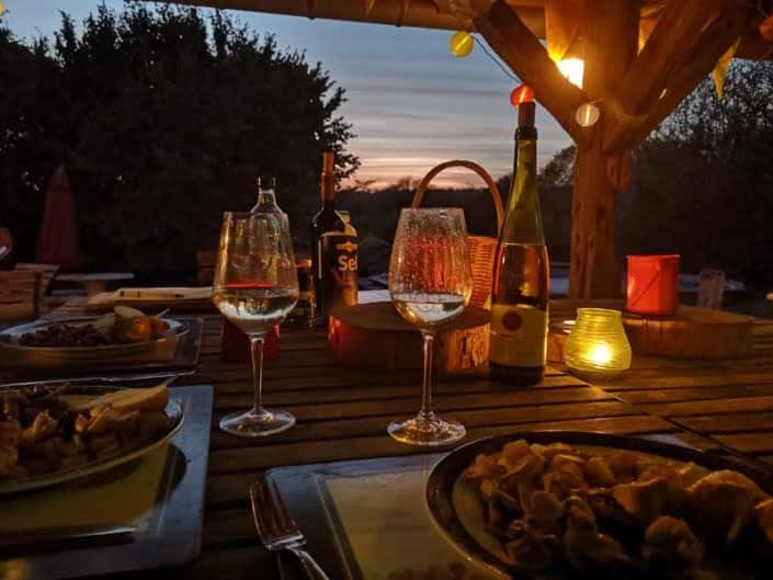 Sfeervol borrelen Sfeervol borrelen op natuurcamping domaine du cloitre saint christophe